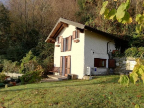 Romantica casetta nel verde con vista sul lago